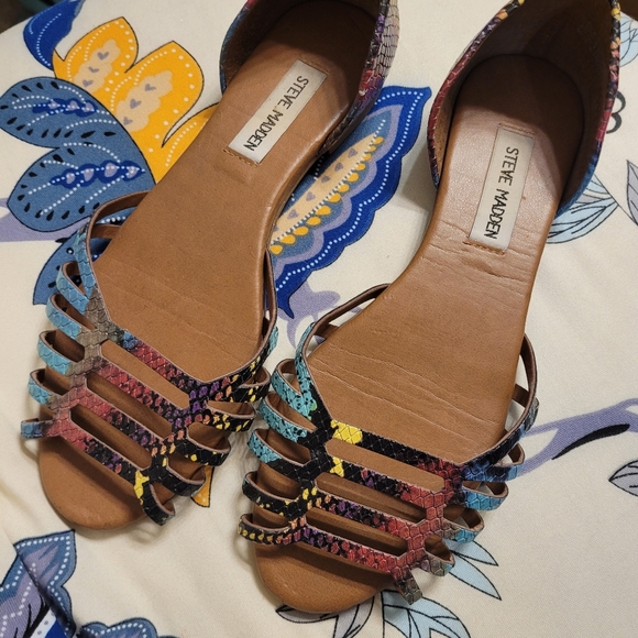 Steve Madden sandals multi color snake pattern worn once in house..size 7.5 - Picture 2 of 4